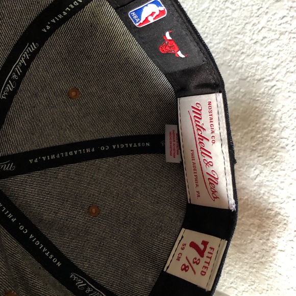 Mitchell & Ness Chicago Bulls Denim Fitted Cap Size 7 3/8 - Picture 6 of 9